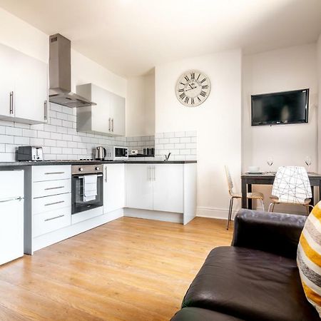 Platform Port Area Apartment 2 With Free Street Parking キングストン・アポン・ハル エクステリア 写真
