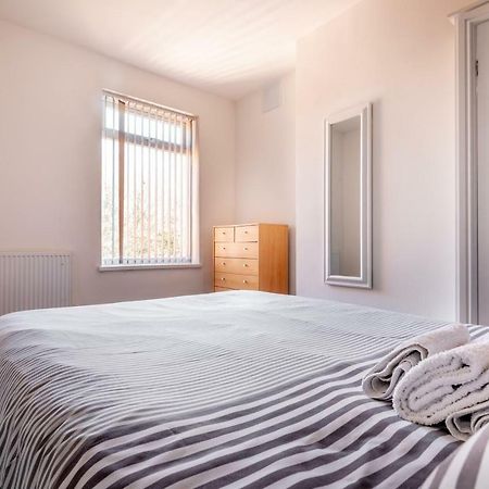 Platform Port Area Apartment 2 With Free Street Parking キングストン・アポン・ハル エクステリア 写真