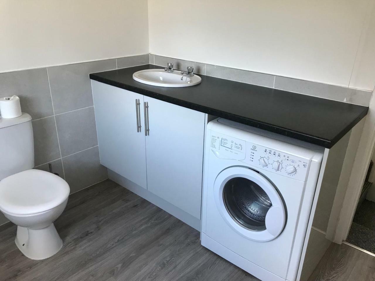 Platform Port Area Apartment 2 With Free Street Parking キングストン・アポン・ハル エクステリア 写真